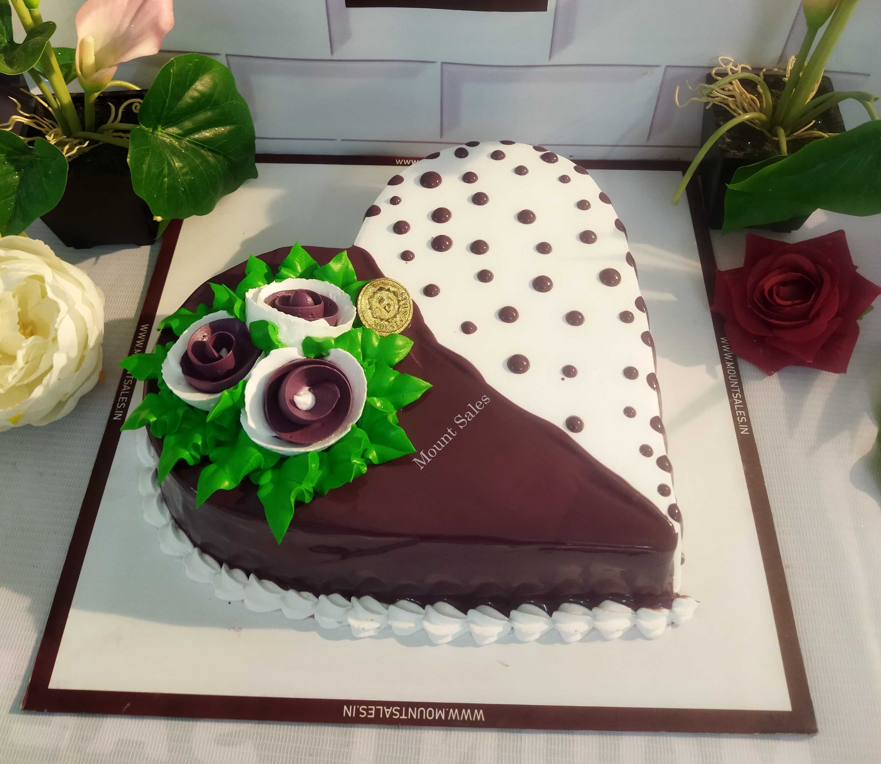 Premium RED N White Velvet Cake